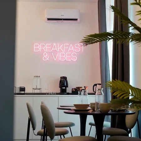 Bed & Breakfast Vibes 4*